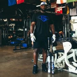 2023 Louisville Slugger Everett Williams 2.0 12" USSSA Slowpitch Softball Bat: WBL2738010 -BatPower Deals Sales 2023 Louisville Slugger Everett Williams Pass Em Out Slowpitch Softball bat Lifestyle 3